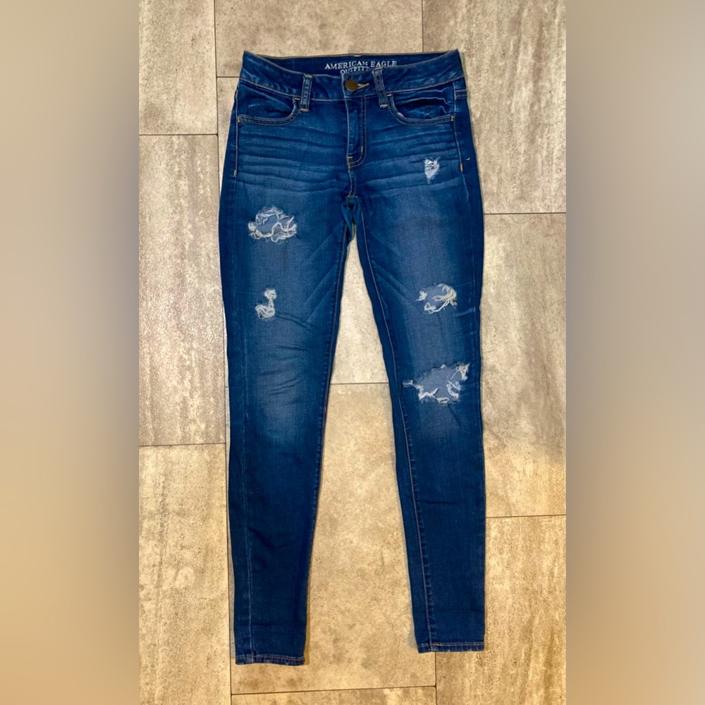 American Eagle vintage “distressed” Jegging Jeans, size 4